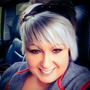 Meet your Posher, Dee